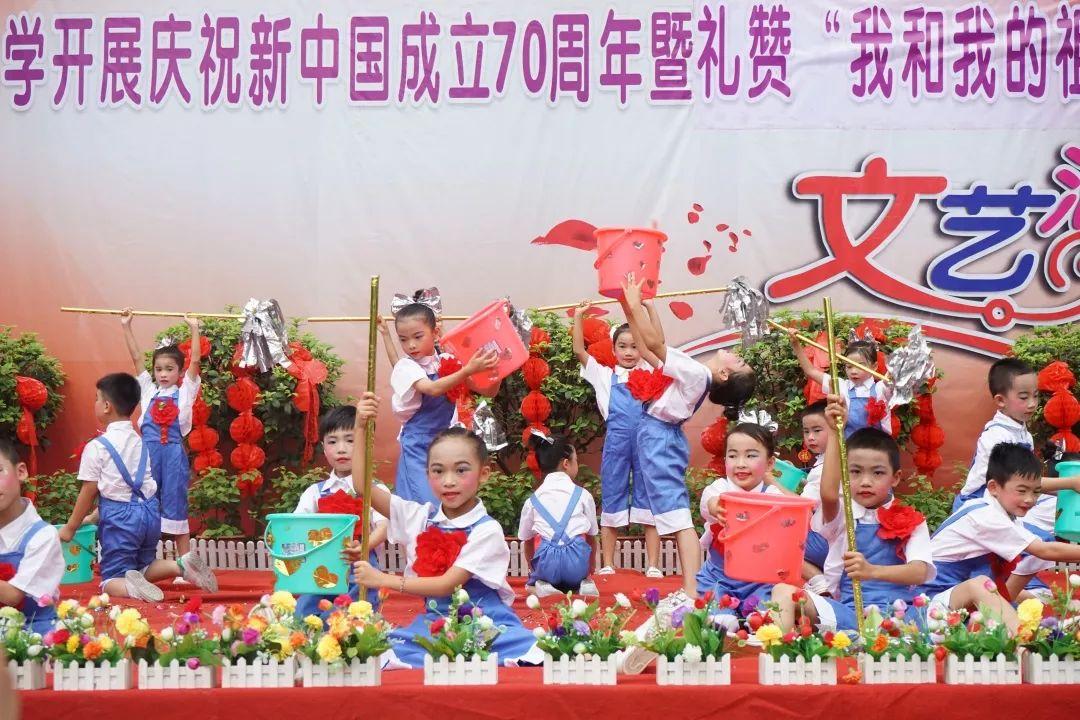 可爱的女生解救